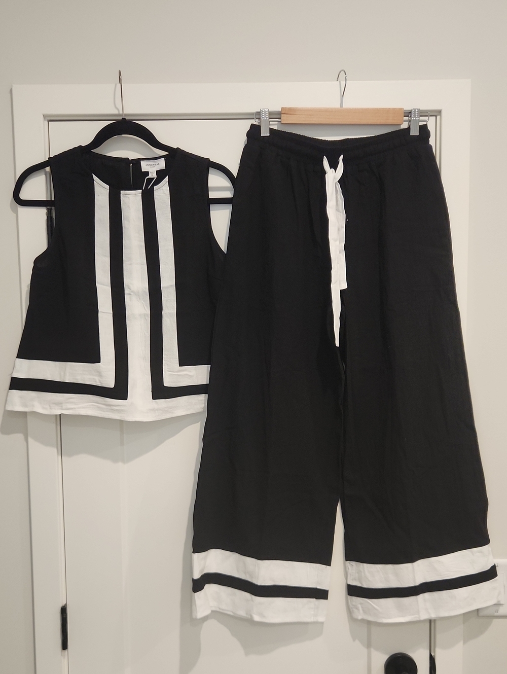 Black & White Wide-Leg Two-Piece Set - Sleeveless Top & Drawstring Pants